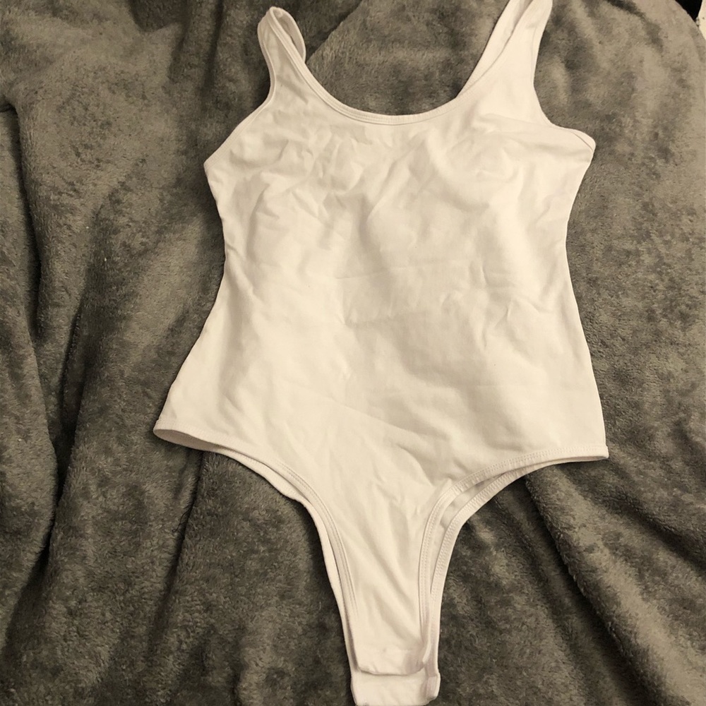 🌺White Tank Top Bodysuit